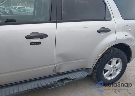 2009 Ford Escape Xlt z USA, uszkodzony, nr VIN 1FMCU93G59KA92198